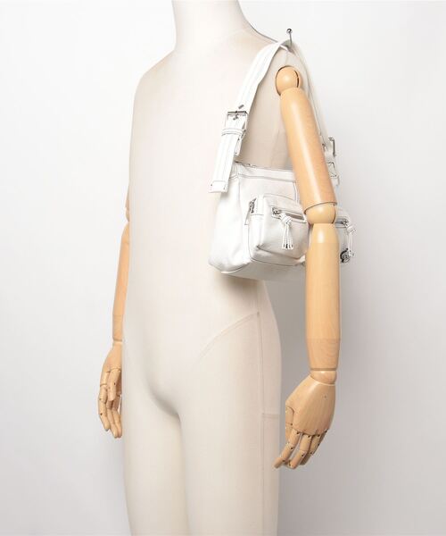 Basic Pleasure Mode(ベーシックプレジャーモード)の「ストリートファッション Y2Kファッション Basic Pleasure Mode ベーシックプレジャーモード WHITE RUSSIAN SHOULDER BAG バッグ ショルダーバッグ エアポッズポケット エアポッズ ポーチ フェイクレザー 肩掛けバッグ ファッション小物(ショルダーバッグ・レディース・ホワイト・ONE SIZE)」の18枚目の写真
