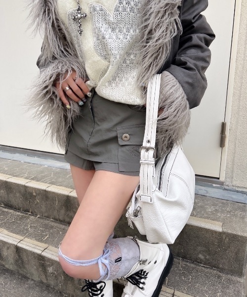 Basic Pleasure Mode(ベーシックプレジャーモード)の「ストリートファッション Y2Kファッション Basic Pleasure Mode ベーシックプレジャーモード WHITE RUSSIAN SHOULDER BAG バッグ ショルダーバッグ エアポッズポケット エアポッズ ポーチ フェイクレザー 肩掛けバッグ ファッション小物(ショルダーバッグ・レディース・ホワイト・ONE SIZE)」の15枚目の写真