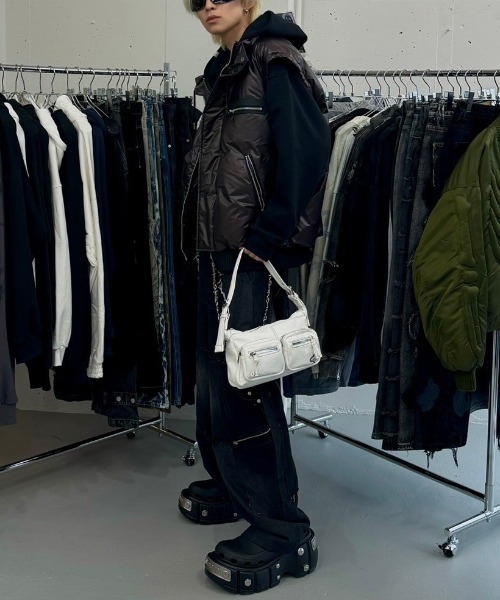 Basic Pleasure Mode(ベーシックプレジャーモード)の「ストリートファッション Y2Kファッション Basic Pleasure Mode ベーシックプレジャーモード WHITE RUSSIAN SHOULDER BAG バッグ ショルダーバッグ エアポッズポケット エアポッズ ポーチ フェイクレザー 肩掛けバッグ ファッション小物(ショルダーバッグ・レディース・ホワイト・ONE SIZE)」の11枚目の写真