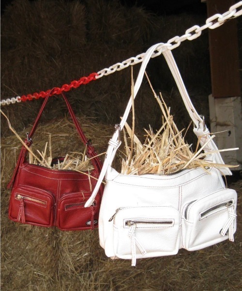 Basic Pleasure Mode(ベーシックプレジャーモード)の「ストリートファッション Y2Kファッション Basic Pleasure Mode ベーシックプレジャーモード WHITE RUSSIAN SHOULDER BAG バッグ ショルダーバッグ エアポッズポケット エアポッズ ポーチ フェイクレザー 肩掛けバッグ ファッション小物(ショルダーバッグ・レディース・ホワイト・ONE SIZE)」の17枚目の写真