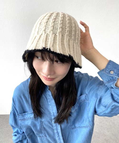Three Four Time（ｽﾘｰﾌｫｰﾀｲﾑ）の「ケーブル編みニットバケットハット（ハット・レディース・ブラック/ライトベージュ・FREE）」の2枚目の写真
