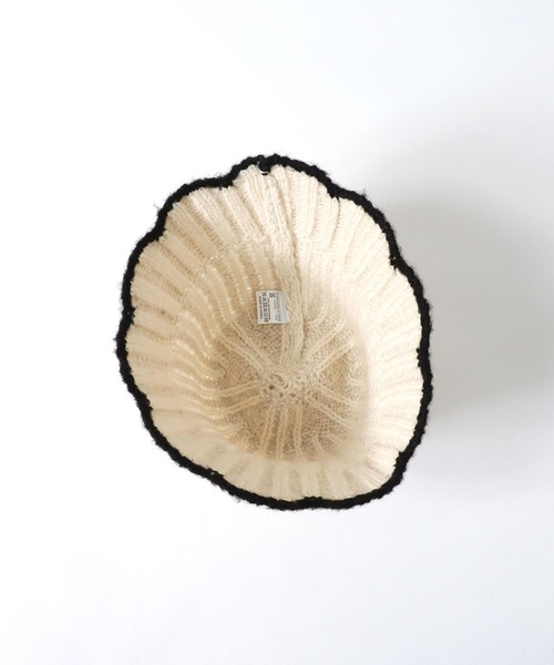 Three Four Time（ｽﾘｰﾌｫｰﾀｲﾑ）の「ケーブル編みニットバケットハット（ハット・レディース・ブラック/ライトベージュ・FREE）」の4枚目の写真