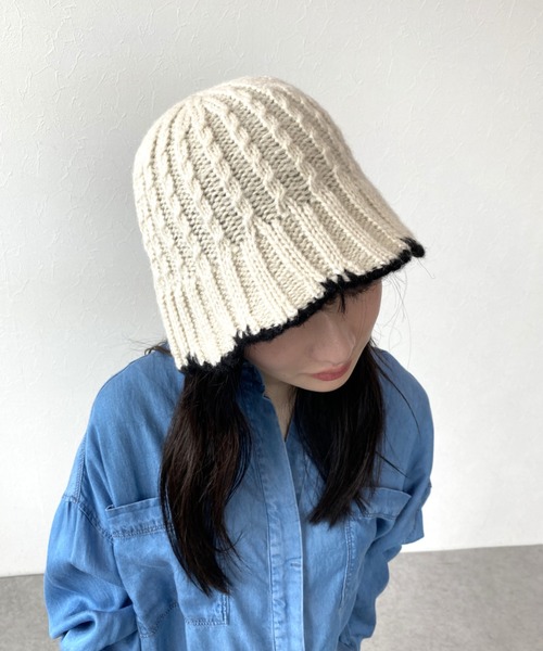 Three Four Time（ｽﾘｰﾌｫｰﾀｲﾑ）の「ケーブル編みニットバケットハット（ハット・レディース・ブラック/ライトベージュ・FREE）」の13枚目の写真