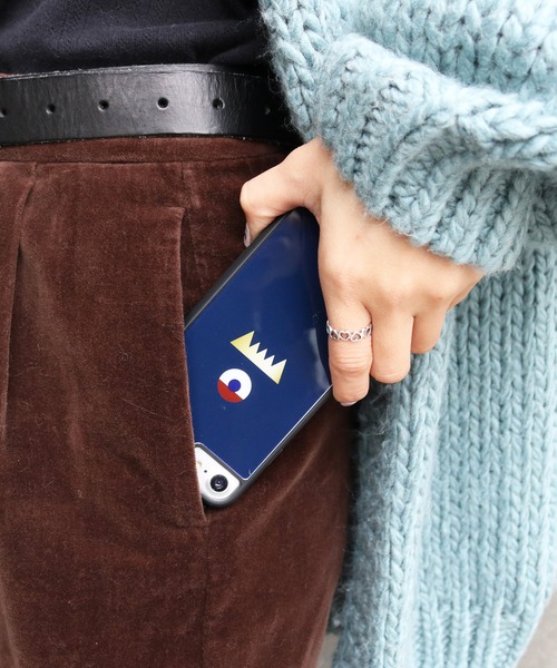 ACCOMMODE(アコモデ)の「【WEB限定】モンスター 背面アクリルiPhoneケース 6-8/SE対応(スマホケース/カバー・レディース・グレー/ネイビー/グリーン/ピンク/パープル/ブラウン・iPhone 7/8/SE(第2/第3世代))」の4枚目の写真