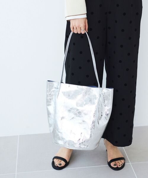 le.coeur blanc（ルクールブラン）の「メタリックトートバッグ（トートバッグ・レディース・ゴールド/シルバー・FREE）」の2枚目の写真