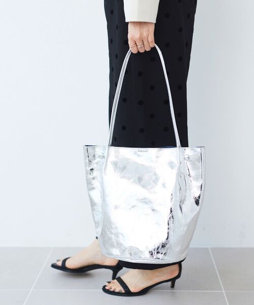 le.coeur blanc（ルクールブラン）の「メタリックトートバッグ（トートバッグ・レディース・ゴールド/シルバー・FREE）」の4枚目の写真