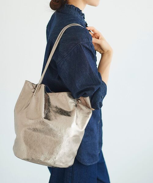 le.coeur blanc（ルクールブラン）の「メタリックトートバッグ（トートバッグ・レディース・ゴールド/シルバー・FREE）」の17枚目の写真