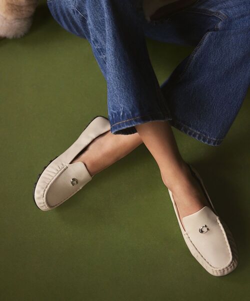 COACH(コーチ)の「ロニー ローファー(ローファー・レディース・ホワイト系その他・7B/6.5B/6B/5B)」の2枚目の写真