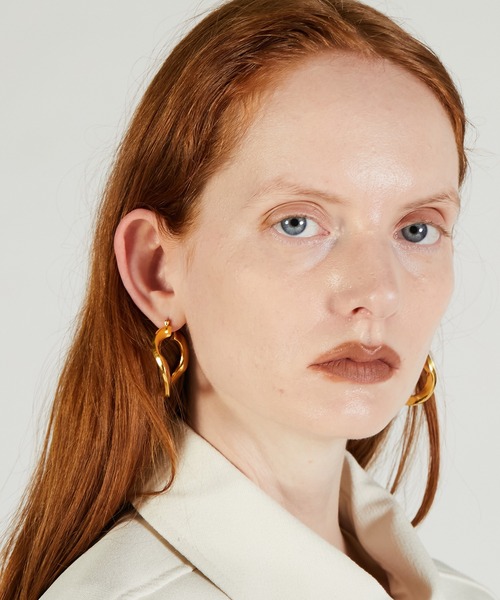 PRANK PROJECT(プランクプロジェクト)の「カーブチェーンピアス / Curve Chain Earrings(ピアス(両耳用)・レディース・シルバー/ゴールド・FREE)」の8枚目の写真