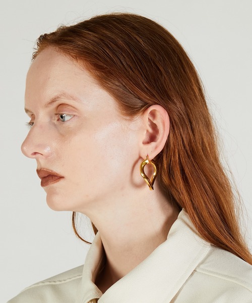 PRANK PROJECT(プランクプロジェクト)の「カーブチェーンピアス / Curve Chain Earrings(ピアス(両耳用)・レディース・シルバー/ゴールド・FREE)」の6枚目の写真
