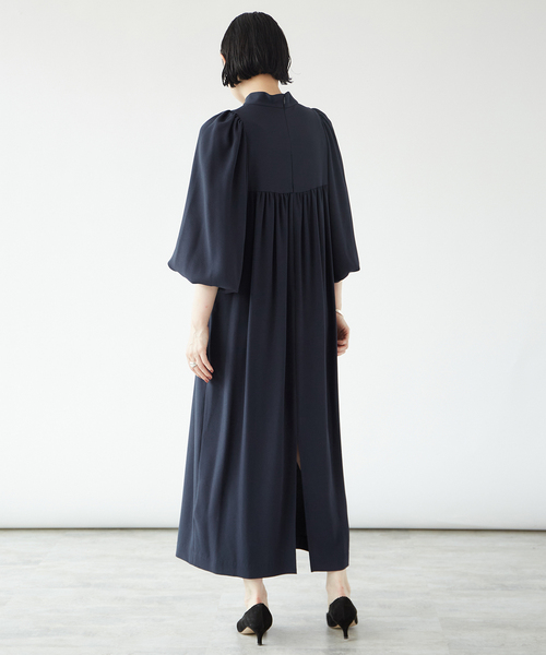 VERMEIL par iena（ヴェルメイユパーイエナ）の「《追加2》アセテートバックサテンジョーゼットワンピース（ワンピース・レディース・ブラック/ネイビー・FREE）」の6枚目の写真