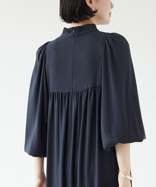 VERMEIL par iena（ヴェルメイユパーイエナ）の「《追加2》アセテートバックサテンジョーゼットワンピース（ワンピース・レディース・ブラック/ネイビー・FREE）」の9枚目の写真