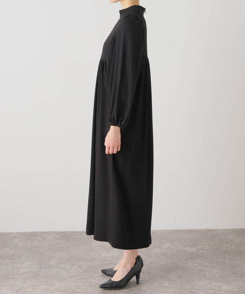 VERMEIL par iena（ヴェルメイユパーイエナ）の「《追加2》アセテートバックサテンジョーゼットワンピース（ワンピース・レディース・ブラック/ネイビー・FREE）」の12枚目の写真