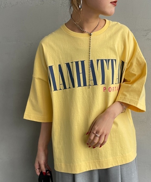 Manhattan Portage（マンハッタンポーテージ）の「[MANHATTAN PORTAGE/マンハッタンポーテージ] 別注 ショート丈プリントTシャツ（Tシャツ/カットソー・レディース・ネイビー/イエロー/ホワイト/ライム・F）」の4枚目の写真