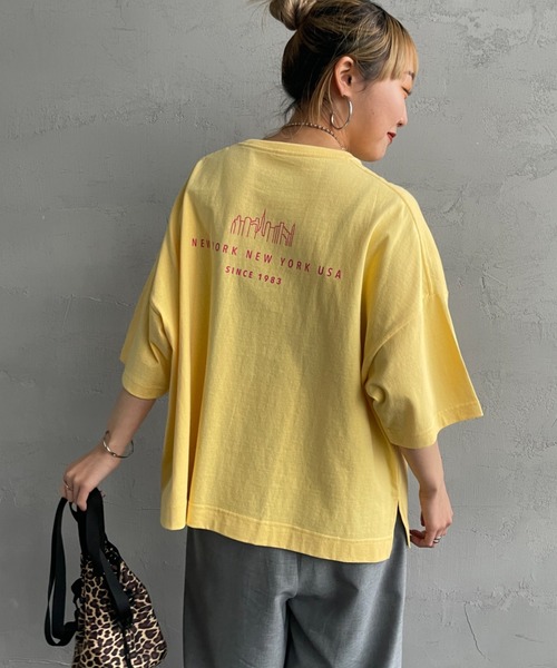 Manhattan Portage（マンハッタンポーテージ）の「[MANHATTAN PORTAGE/マンハッタンポーテージ] 別注 ショート丈プリントTシャツ（Tシャツ/カットソー・レディース・ネイビー/イエロー/ホワイト/ライム・F）」の21枚目の写真