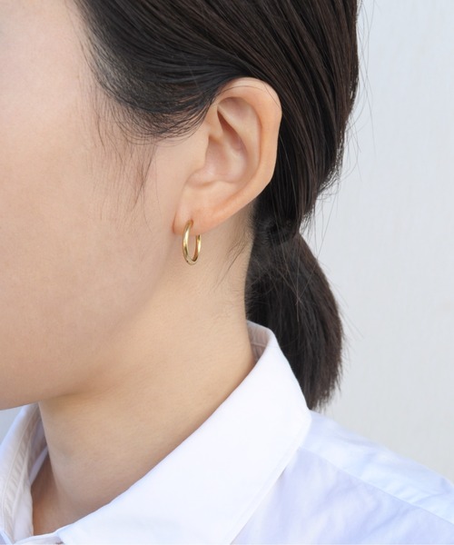 ieLS(イエルズ)の「金属アレルギー対応 「ieLS」ステンレス クロッシング サークルフープピアス(ピアス(両耳用)・メンズ・ブラック/シルバー/ゴールド・ONE SIZE)」の3枚目の写真