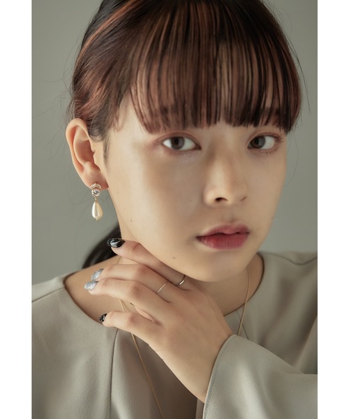 niana（ニアナ）の「ビジュードロップパールピアス 結婚式 お呼ばれ 成人式 アクセサリー（ピアス（両耳用）・レディース・シルバー/ゴールド・FREE）」の3枚目の写真