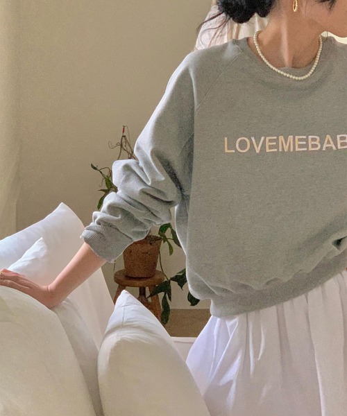 LYEON（リヨン）の「LOVEMEBABYロゴ刺繍裏毛スウェット（スウェット・レディース・グレー/ネイビー/ピンク・FREE）」の5枚目の写真