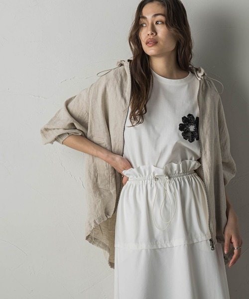 MAYSON GREY(メイソングレイ)の「スパンコール刺繍フラワーモチーフTシャツ(Tシャツ/カットソー・レディース・ホワイト/ブラック・M)」の8枚目の写真
