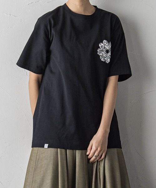 MAYSON GREY(メイソングレイ)の「スパンコール刺繍フラワーモチーフTシャツ(Tシャツ/カットソー・レディース・ホワイト/ブラック・M)」の19枚目の写真
