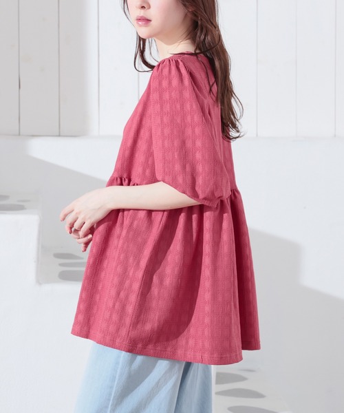Honeys(ハニーズ)の「ペプラムトップス(Tシャツ/カットソー・レディース・アイボリー/ライム/ブラック/ピンク系その他/ラベンダー・S/M/L/LL)」の20枚目の写真