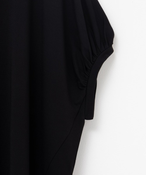 HusHusH(ハッシュアッシュ)の「HusHusH ハッシュアッシュ ドルマンチュニックプルオーバー(Tシャツ/カットソー・レディース・グレイッシュベージュ/サックスブルー/ブラック/チャコールグレー・L/M/S)」の16枚目の写真