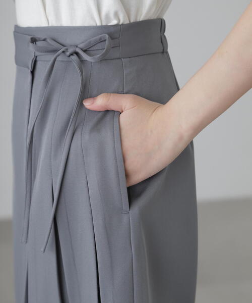FREE'S MART（フリーズマート）の「◆サイドリボンラップスカートパンツ（スカート・レディース・ブラック/グレー/ベージュ・SMALL/MEDIUM）」の11枚目の写真