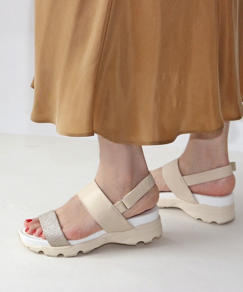 Fin（フィン）の「グリッタースポーツサンダル【低反発スポンジ入り】（サンダル・レディース・ブラック/ゴールド/シルバー・S/M/L/LL）」の13枚目の写真