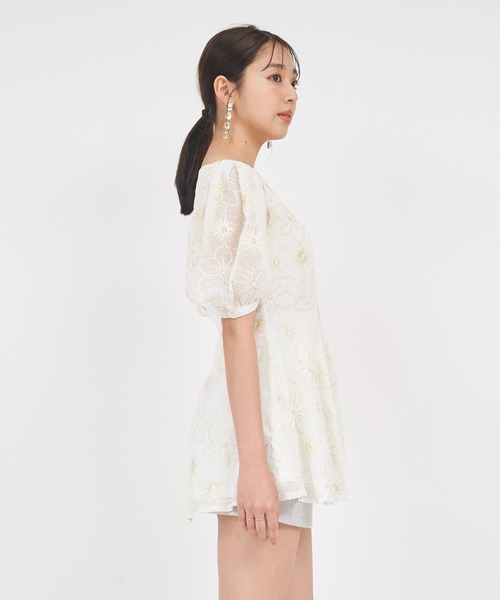 ROYAL PARTY(ロイヤルパーティー)の「花柄ラメ刺繍チュニック(シャツ/ブラウス・レディース・ベージュ/ブラック/オフホワイト・FREE)」の16枚目の写真