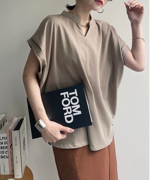 ap retro(アプレトロ)の「キーネックデザインプルオーバー(Tシャツ/カットソー・レディース・ベージュ/ブラック/アイボリー/チャコールグレー/グリーン・MEDIUM/FREE)」の4枚目の写真