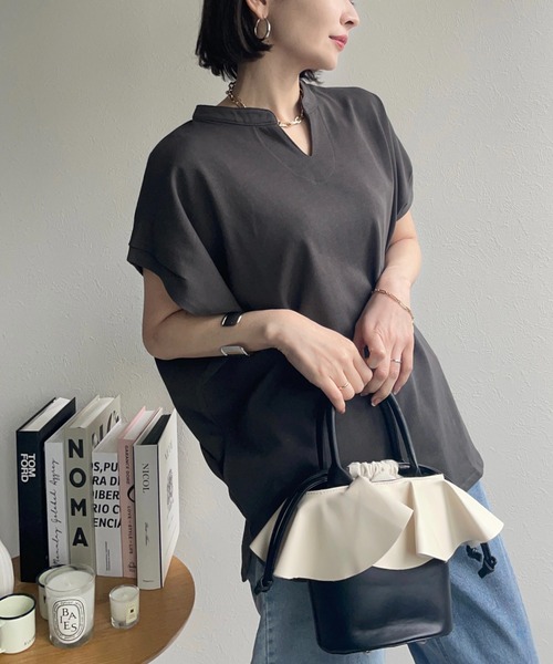 ap retro(アプレトロ)の「キーネックデザインプルオーバー(Tシャツ/カットソー・レディース・ベージュ/ブラック/アイボリー/チャコールグレー/グリーン・MEDIUM/FREE)」の8枚目の写真
