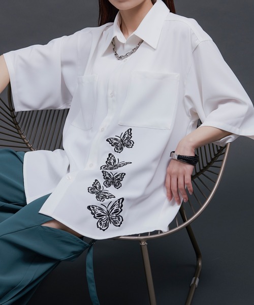 Ellno Loset(エルノロゼット)の「バタフライラメ刺繍シャツ(シャツ/ブラウス・メンズ・ブラック/オフホワイト・SMALL/MEDIUM/LARGE)」の2枚目の写真