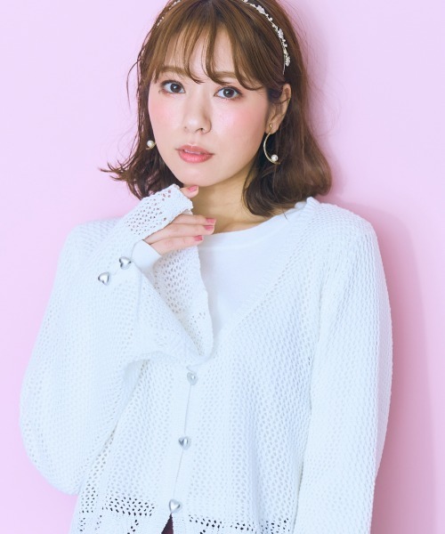 marun(マルン)の「<大きいサイズ> ハートボタンカーディガン marun(カーディガン/ボレロ・レディース・アイボリー/ブラック・3L~4L/5L~6L/L~LL)」の1枚目の写真