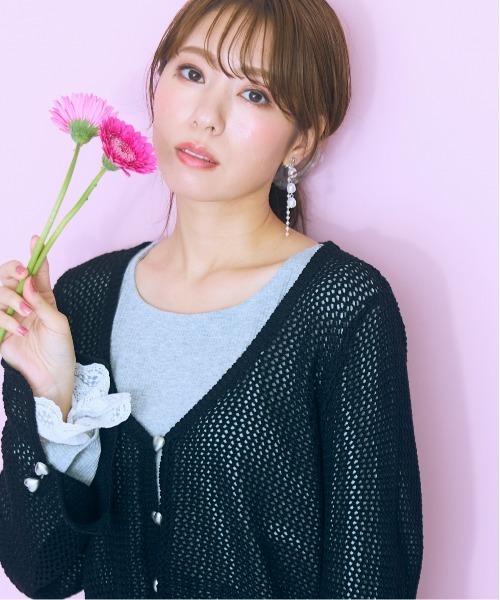 marun(マルン)の「<大きいサイズ> ハートボタンカーディガン marun(カーディガン/ボレロ・レディース・アイボリー/ブラック・3L~4L/5L~6L/L~LL)」の2枚目の写真