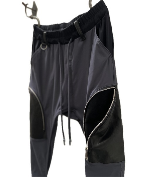 FranCisT_MOR.K.S.(フランシストモークス)の「FranCisT_MOR.K.S./フランシスト モークス/MERYL HI TENSION x ST.LEATHER DEVICE CARGO PANTS#GRAY × BLACK(カーゴパンツ・メンズ・グレー・2/3/4)」の6枚目の写真