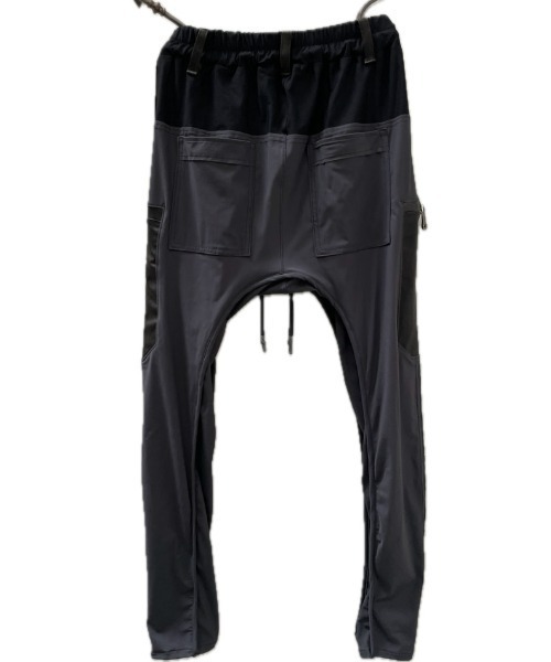 FranCisT_MOR.K.S.(フランシストモークス)の「FranCisT_MOR.K.S./フランシスト モークス/MERYL HI TENSION x ST.LEATHER DEVICE CARGO PANTS#GRAY × BLACK(カーゴパンツ・メンズ・グレー・2/3/4)」の5枚目の写真