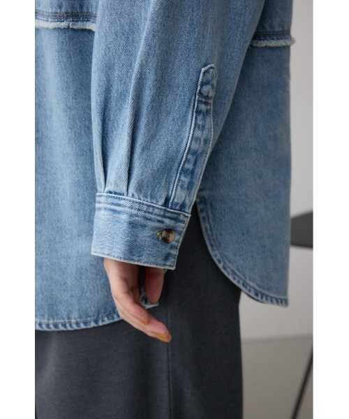 AZUL by moussy（アズールバイマウジー）の「デニムビッグシャツ（シャツ/ブラウス・レディース・ダークブルー/ライトブルー・FREE）」の17枚目の写真