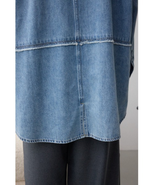 AZUL by moussy（アズールバイマウジー）の「デニムビッグシャツ（シャツ/ブラウス・レディース・ダークブルー/ライトブルー・FREE）」の16枚目の写真