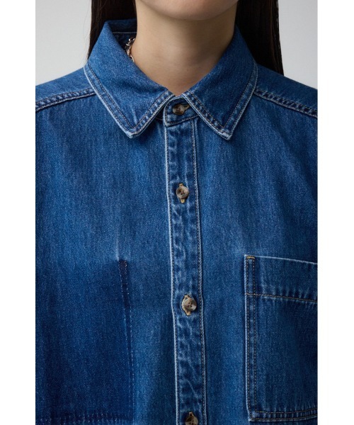 AZUL by moussy（アズールバイマウジー）の「デニムビッグシャツ（シャツ/ブラウス・レディース・ダークブルー/ライトブルー・FREE）」の8枚目の写真