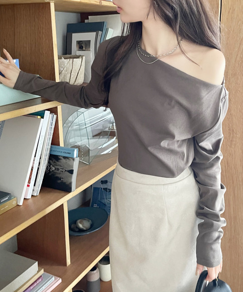 Ada.(エイダ)の「ワンショル 長袖Tシャツ(Tシャツ/カットソー・レディース・チャコール/ブラック/オフホワイト・FREE)」の16枚目の写真