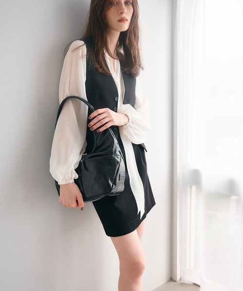 TREASURE TOPKAPI（トレジャートプカピ）の「【TREASURE TOPKAPI】メタリック ポケットデザイン ワンハンドル バッグ（ハンドバッグ・レディース・アンティークシルバー/ブラック・FREE）」の3枚目の写真