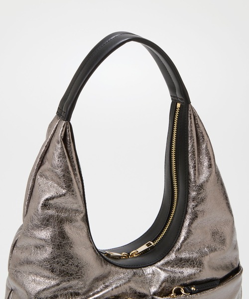 TREASURE TOPKAPI（トレジャートプカピ）の「【TREASURE TOPKAPI】メタリック ポケットデザイン ワンハンドル バッグ（ハンドバッグ・レディース・アンティークシルバー/ブラック・FREE）」の12枚目の写真