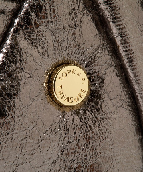 TREASURE TOPKAPI（トレジャートプカピ）の「【TREASURE TOPKAPI】メタリック ポケットデザイン ワンハンドル バッグ（ハンドバッグ・レディース・アンティークシルバー/ブラック・FREE）」の14枚目の写真