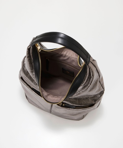 TREASURE TOPKAPI（トレジャートプカピ）の「【TREASURE TOPKAPI】メタリック ポケットデザイン ワンハンドル バッグ（ハンドバッグ・レディース・アンティークシルバー/ブラック・FREE）」の17枚目の写真