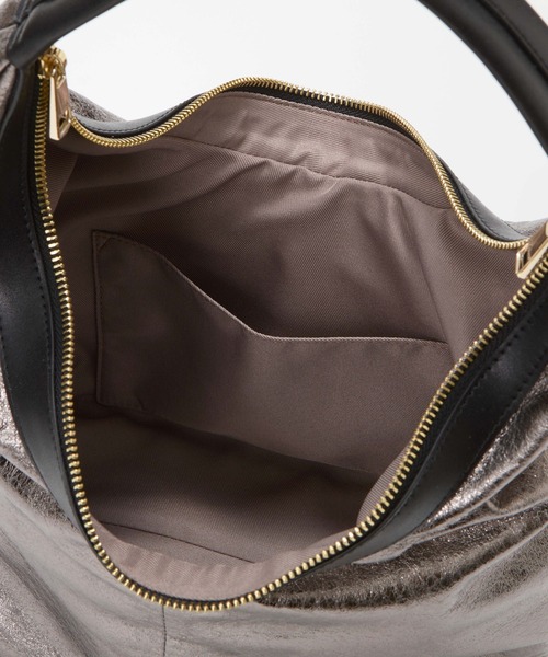 TREASURE TOPKAPI（トレジャートプカピ）の「【TREASURE TOPKAPI】メタリック ポケットデザイン ワンハンドル バッグ（ハンドバッグ・レディース・アンティークシルバー/ブラック・FREE）」の19枚目の写真