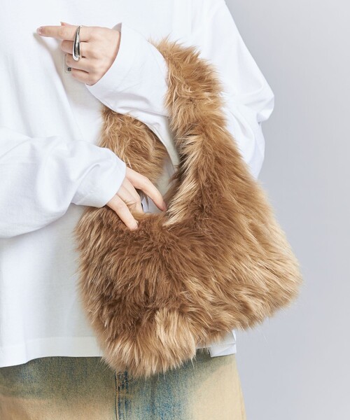 LE VERNIS（ル・ベルニ）の「＜LE VERNIS＞フェイクファー バッグ（トートバッグ・レディース・ベージュ/オリーブ・FREE）」の3枚目の写真