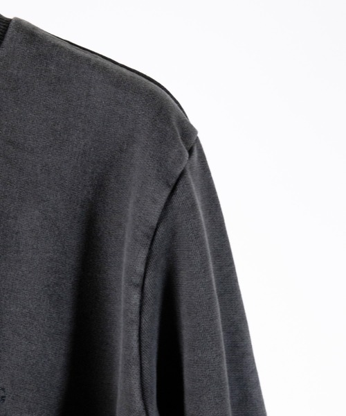Magine(マージン)の「CTN PIGMENT DYED EMBROIDERY SWEAT L/S:ピグメント染め 刺繍入りスウェット ロングスリーブ(スウェット・メンズ・ブラック・48/46/44)」の4枚目の写真