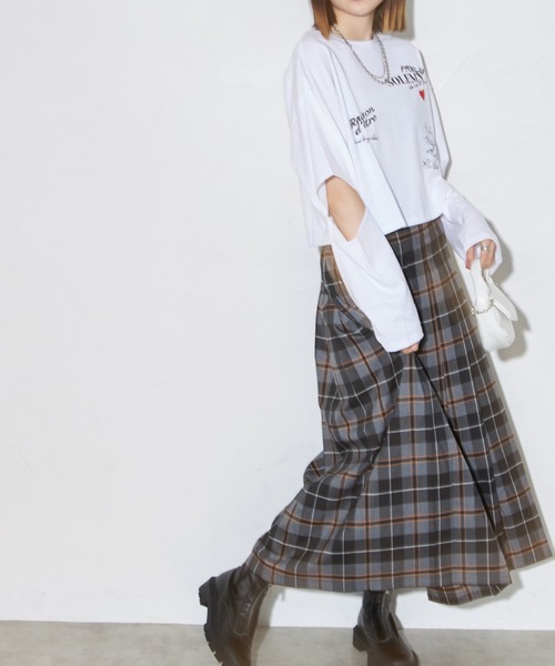 deux amour(ドゥーザムール)の「ハートロゴロングTシャツ(Tシャツ/カットソー・レディース・チャコールグレー/ホワイト・FREE)」の12枚目の写真