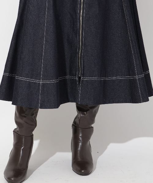 AND COUTURE（アンドクチュール）の「フロントジップデニムスカート（スカート・レディース・ブラック/ネイビー・SMALL/MEDIUM）」の6枚目の写真