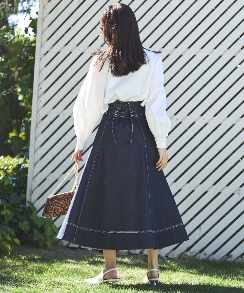 AND COUTURE（アンドクチュール）の「フロントジップデニムスカート（スカート・レディース・ブラック/ネイビー・SMALL/MEDIUM）」の4枚目の写真